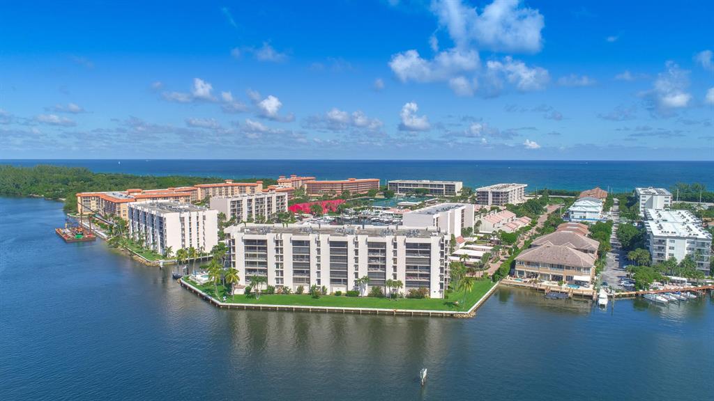 YACHT & RACQUET CLUB OF BOCA RATON CONDO - Residential