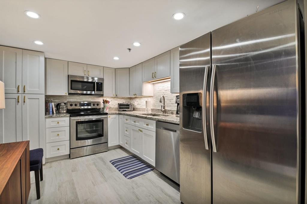 YACHT & RACQUET CLUB OF BOCA RATON CONDO - Residential