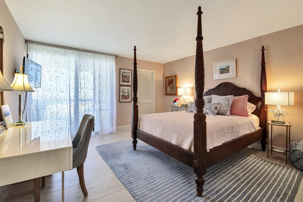 YACHT & RACQUET CLUB OF BOCA RATON CONDO - Residential