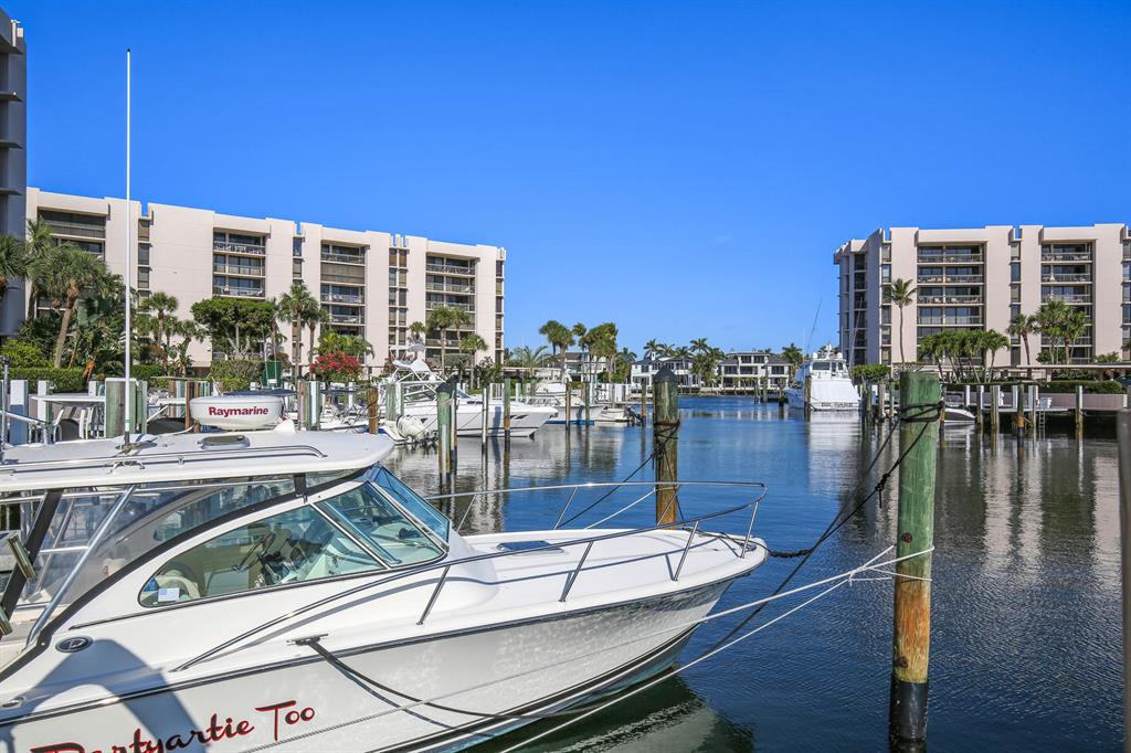YACHT & RACQUET CLUB OF BOCA RATON CONDO - Residential