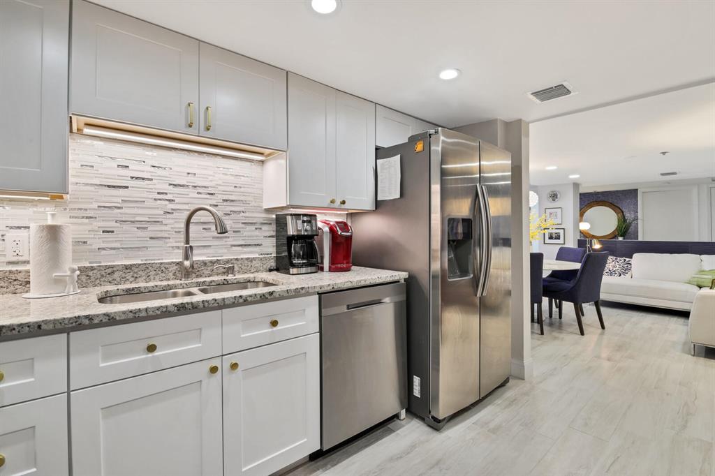 YACHT & RACQUET CLUB OF BOCA RATON CONDO - Residential