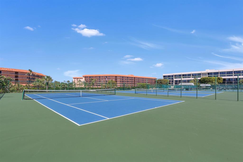YACHT & RACQUET CLUB OF BOCA RATON CONDO - Residential