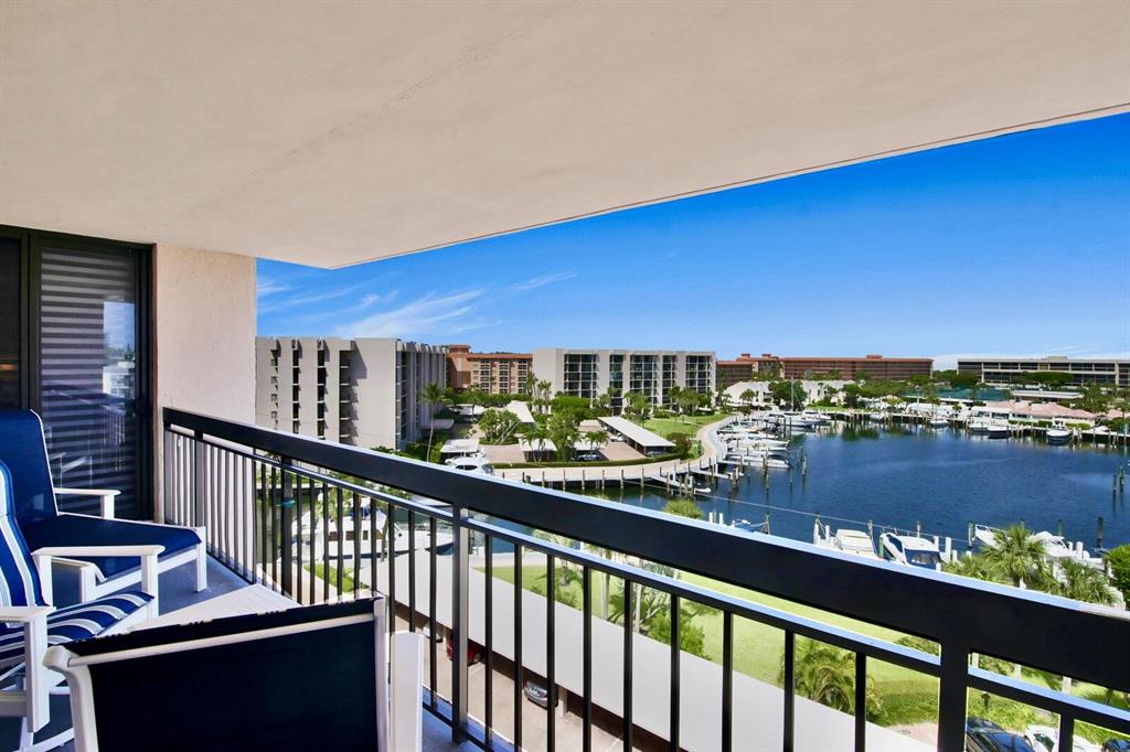YACHT & RACQUET CLUB OF BOCA RATON CONDO - Residential