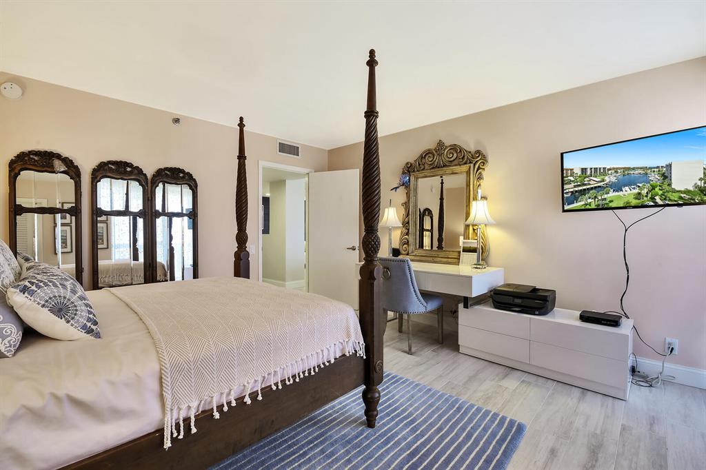 YACHT & RACQUET CLUB OF BOCA RATON CONDO - Residential