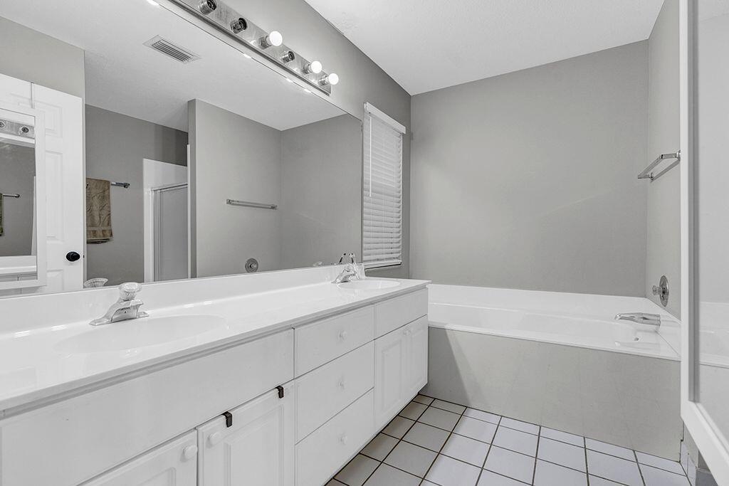 ISLAND OF RIVER BRIDGE - Residential