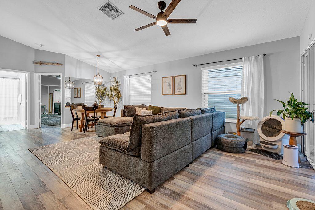 ISLAND OF RIVER BRIDGE - Residential