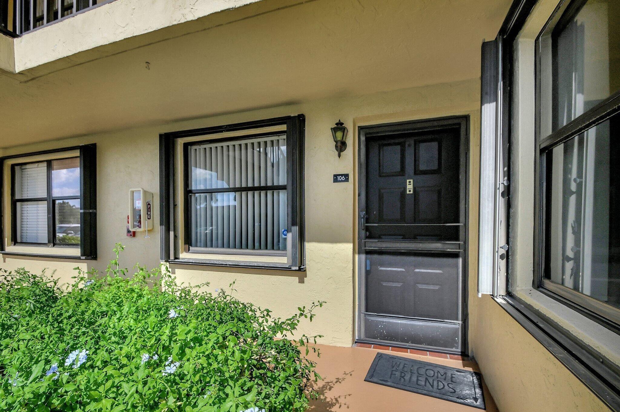 4691 Lucerne Lakes Boulevard 106, Lake Worth, FL, 33467/$235,000 3 4691 Lucerne Lakes Boulevard 106