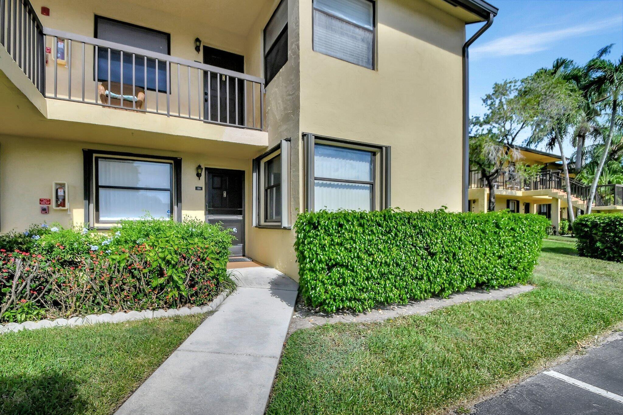 4691 Lucerne Lakes Boulevard 106, Lake Worth, FL, 33467/$235,000 2 4691 Lucerne Lakes Boulevard 106