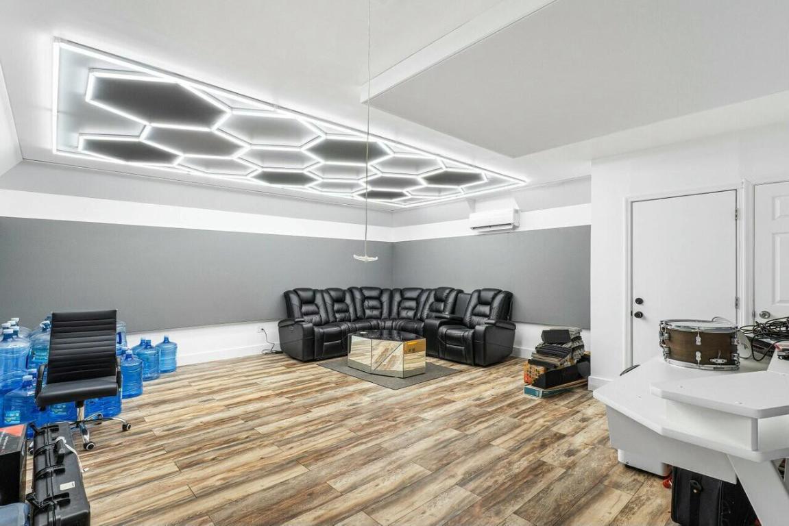 TROPIC ISLE 2ND SEC - Residential