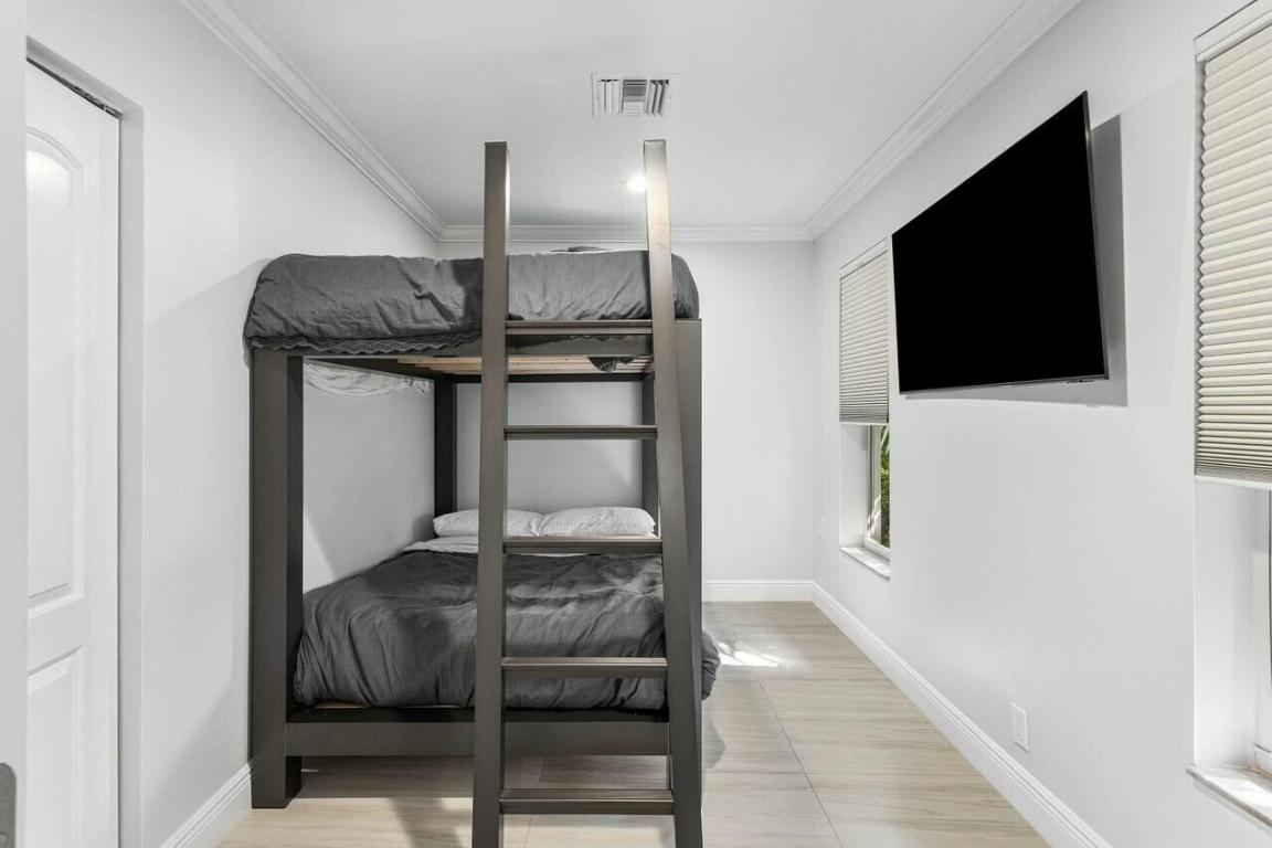 TROPIC ISLE 2ND SEC - Residential