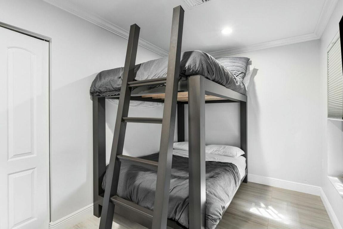 TROPIC ISLE 2ND SEC - Residential