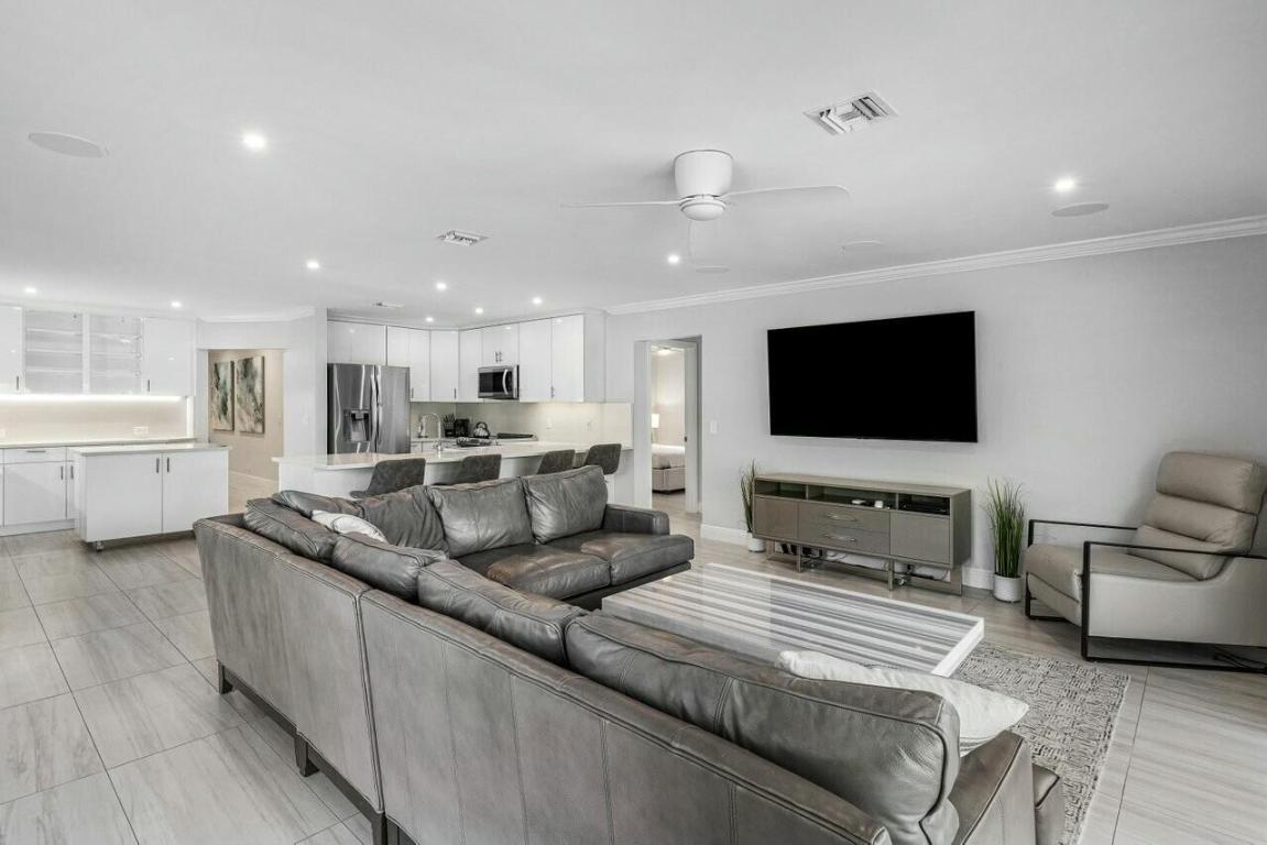 TROPIC ISLE 2ND SEC - Residential