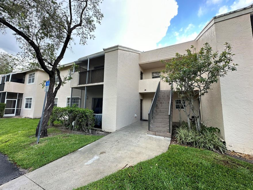 GATED COMMUNITY, BEAUTIFUL 1/1, WALK-IN CLOST. CENTRAL-AC. CERAMIC TILES FLOORS, SCREENED-IN PATIO + STORAGE. WASHER/DRYER. RENT INC: WATER, CABLE, HIGH SPEED INTERNET & PEST CONTROL. COMMUNITY OFFERS: 2 SWIMMING POOLS, HOT-TUB, TENNIS, FITNESS ROOM, BBQ AREA, ONSITE MANAGER. LANDLORD WILL MAKE ALL REPAIRS AND PAINT PRIOR TO MOVE-IN.