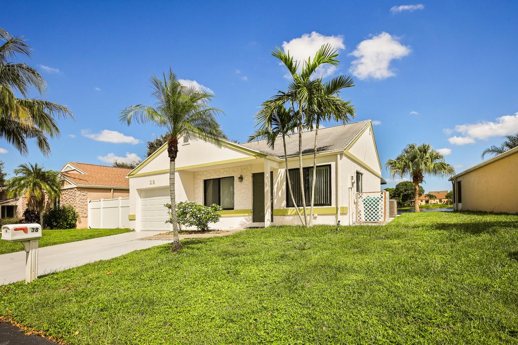 Photo of 38 Buxton Lane, Boynton Beach, FL 33426 (MLS # R11025270)