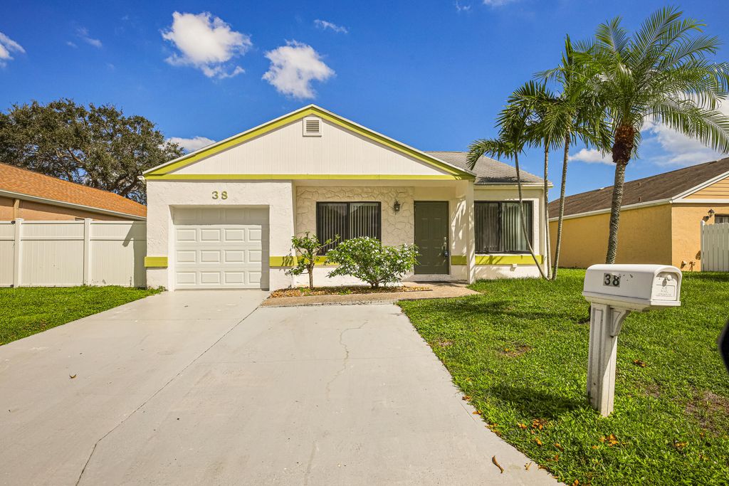 Photo of 38 Buxton Lane, Boynton Beach, FL 33426 (MLS # R11025270)