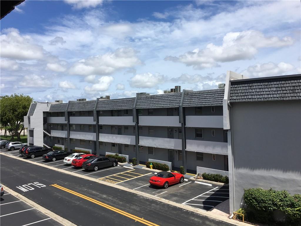Oriole Golf & Tennis Club - Residential