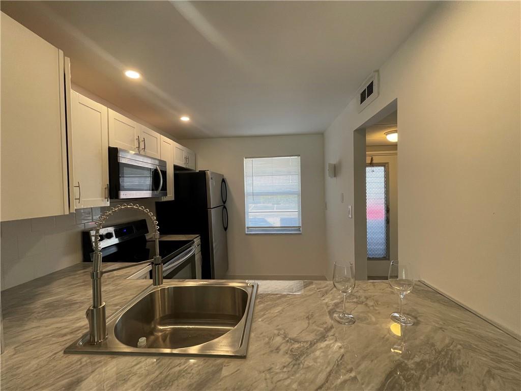Oriole Golf & Tennis Club - Residential