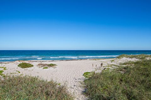 A home in Hutchinson Island