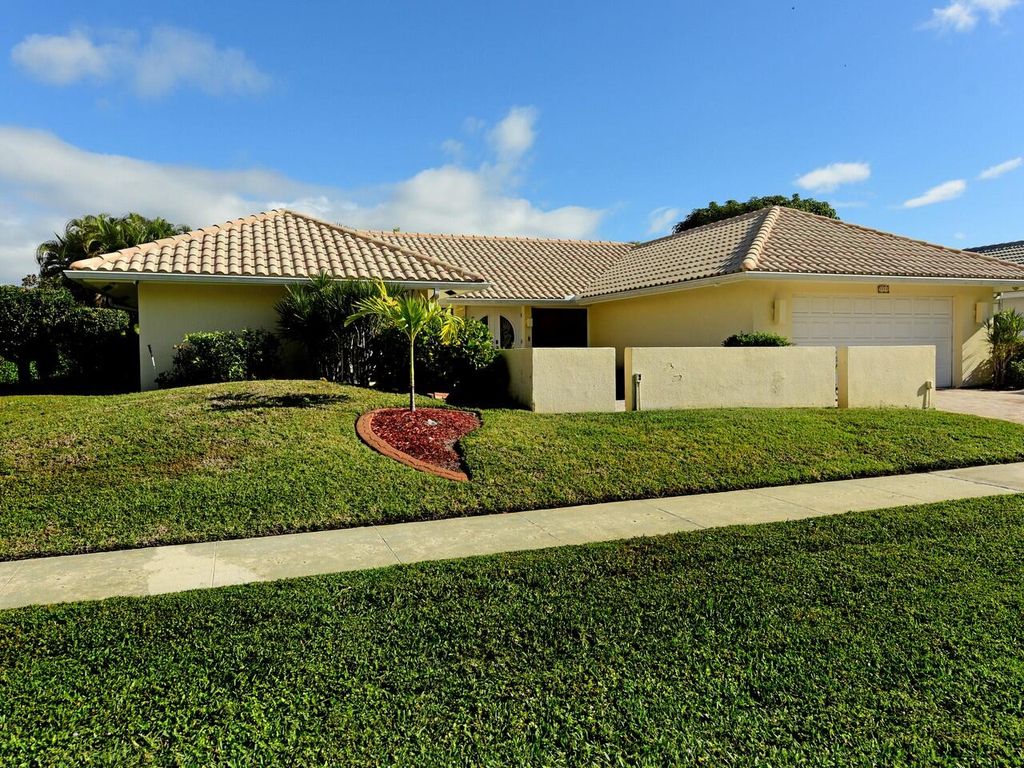 Photo of 5979 Pinebrook Drive, Boca Raton, FL 33433 (MLS # R11158434)