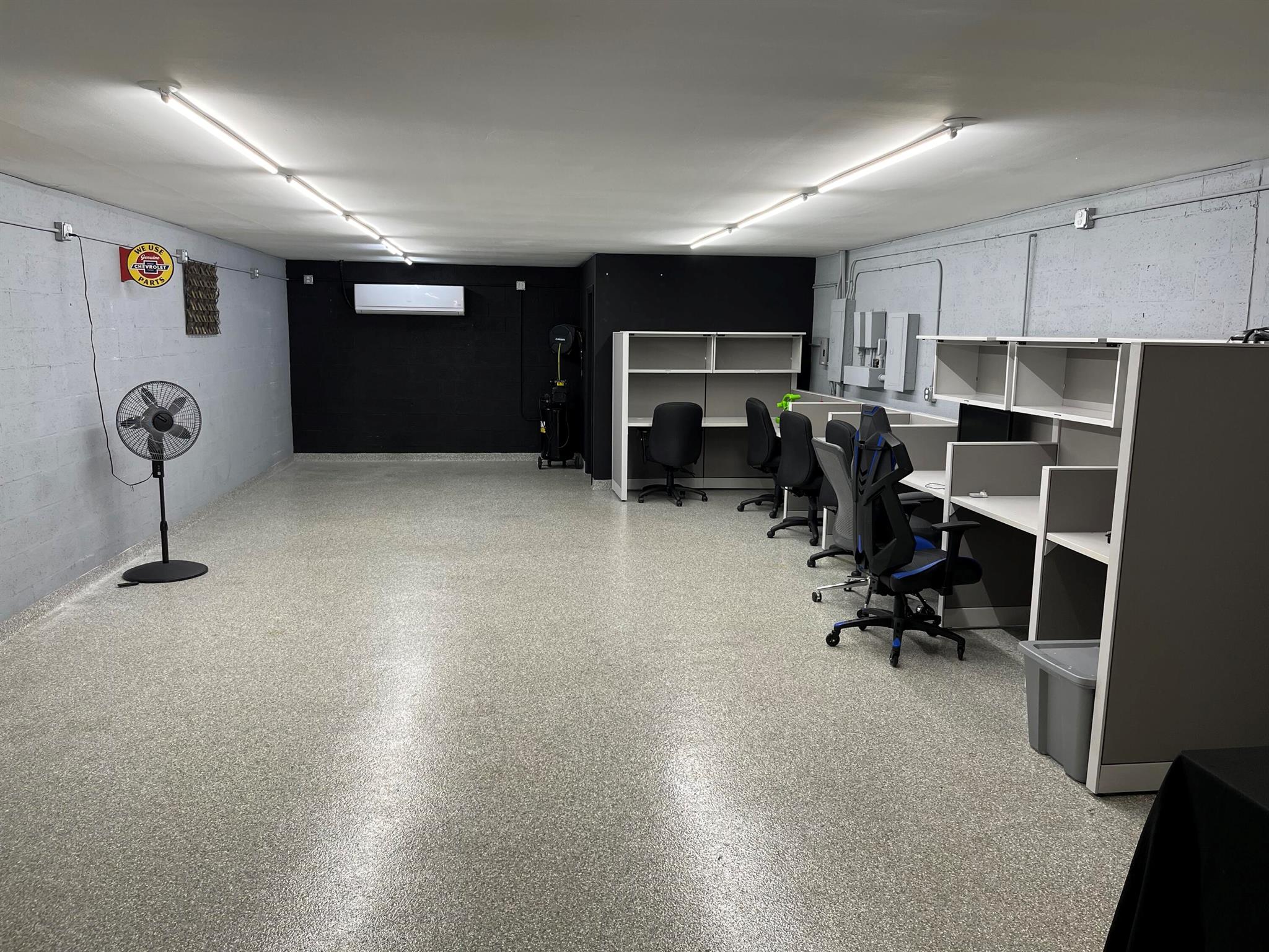 TURNPIKE COMMERCIAL PLAZA - Commercial Lease