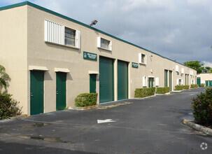 TURNPIKE COMMERCIAL PLAZA - Commercial Lease