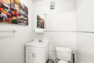 TURNPIKE COMMERCIAL PLAZA - Commercial Lease