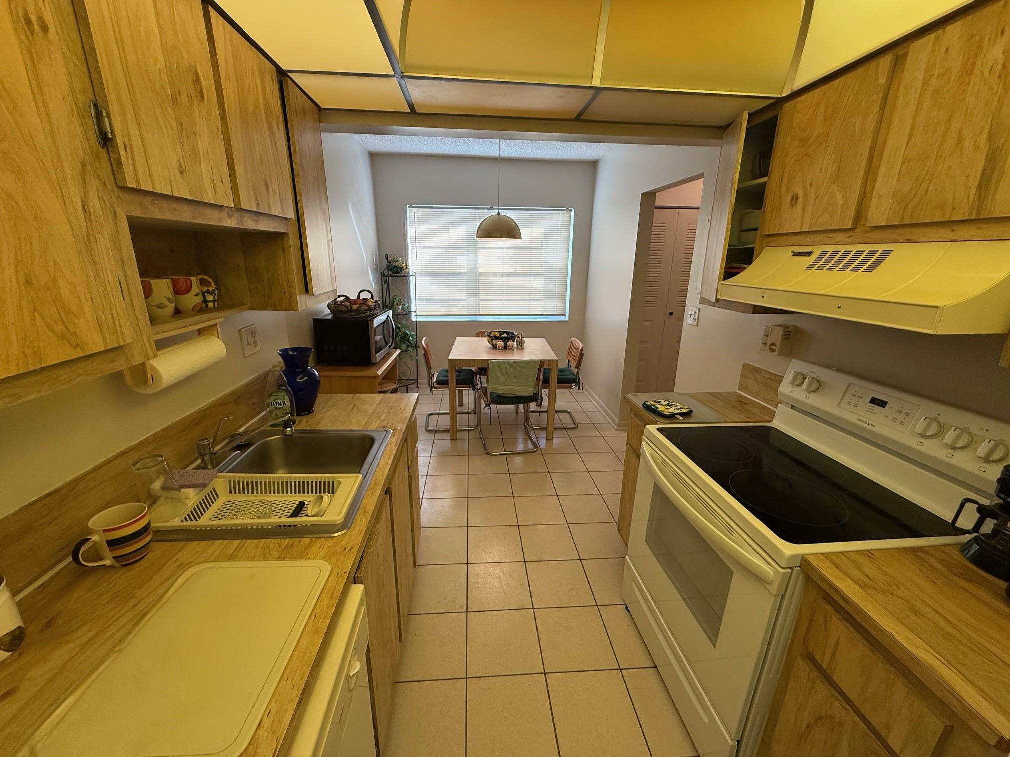 FAIRWAYS OF TAMARAC CONDO - Residential Lease