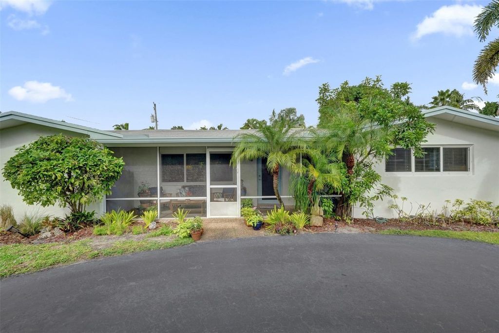 Photo of 1701 NE 27th Drive, Wilton Manors, FL 33334 (MLS # F10539097)