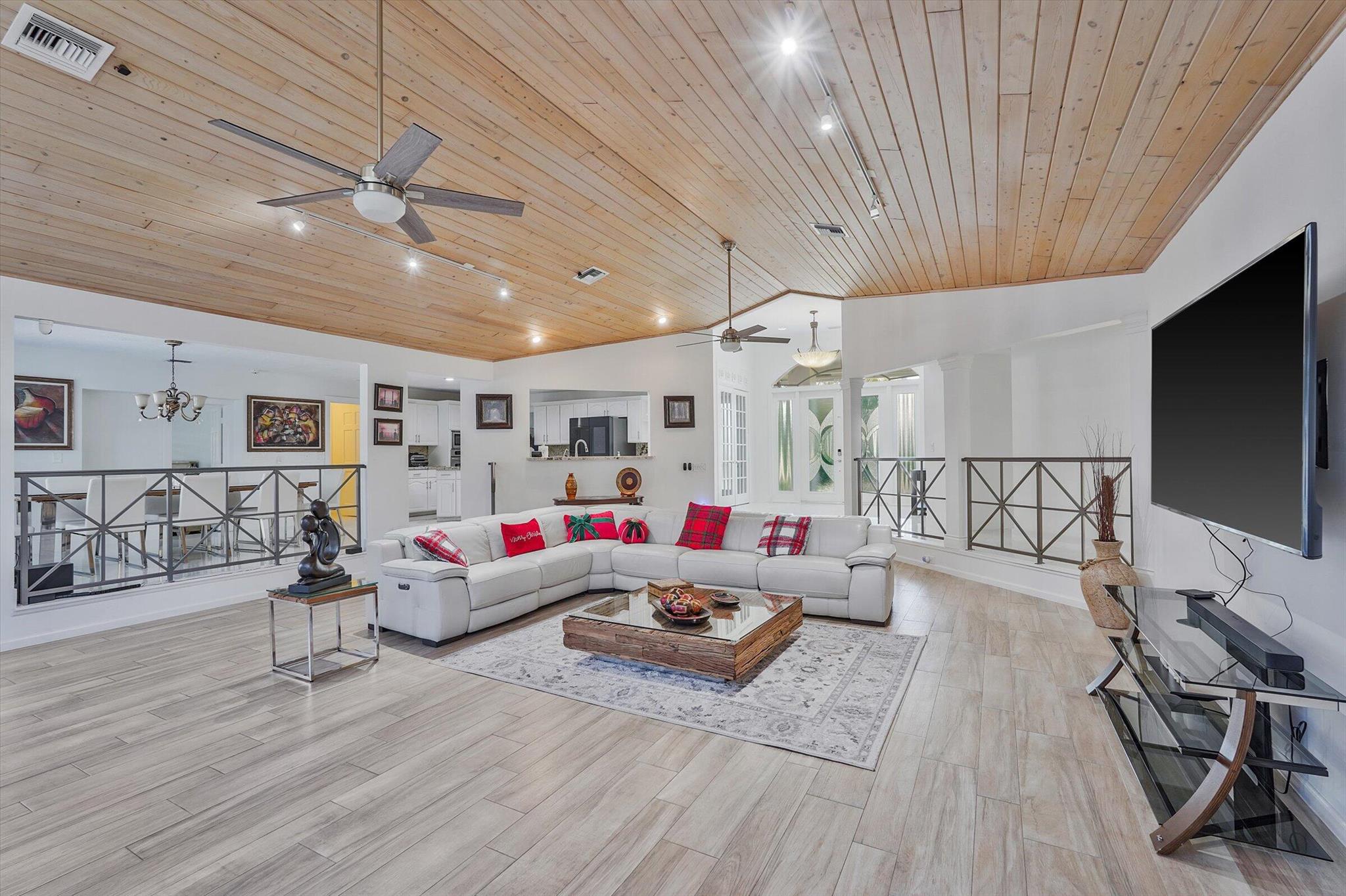 GREENVIEW SHORES 1 OF WEL - Residential