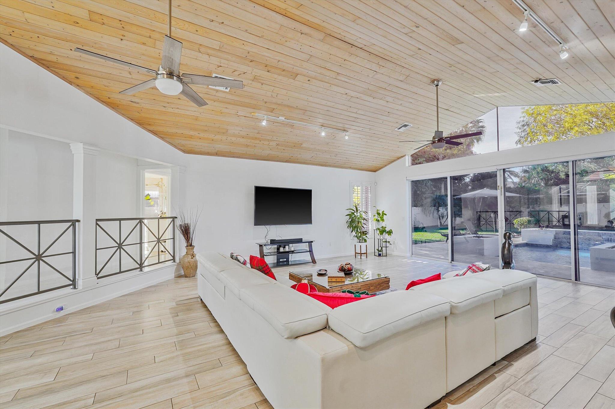 GREENVIEW SHORES 1 OF WEL - Residential