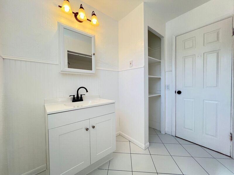 OAK RIDGE PARK - Residential Lease