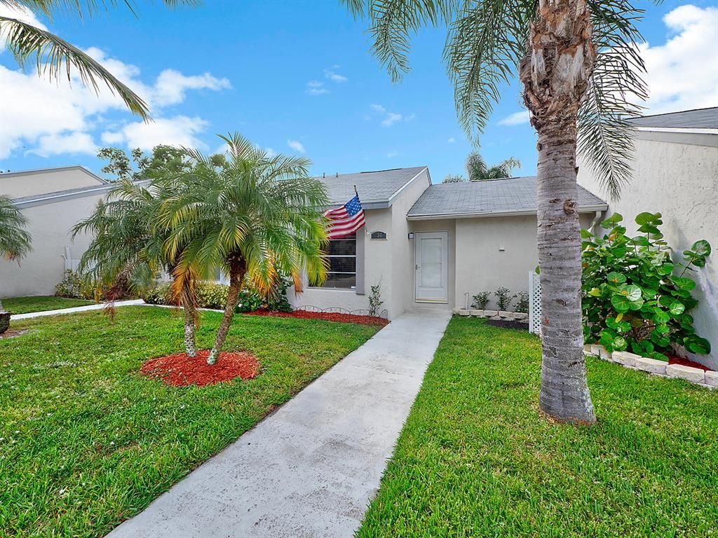 Photo of 256 Palmetto Court, Jupiter, FL 33458 (MLS # R10776414)