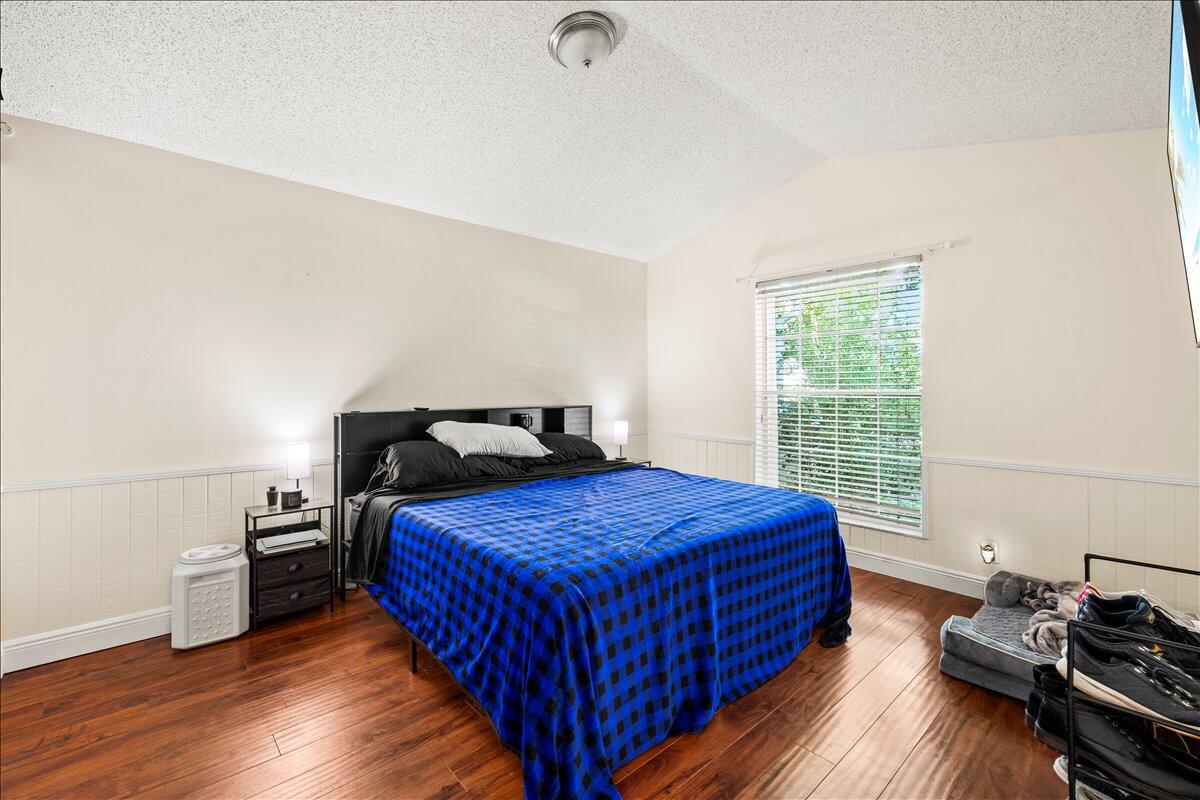 MNR FOREST 2 - Residential Lease