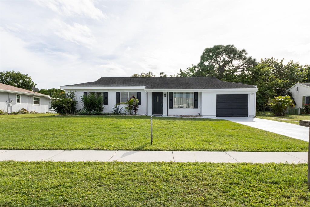 Photo of 650 SW Belmont Circle, Port St Lucie, FL 34953 (MLS # R10929219)