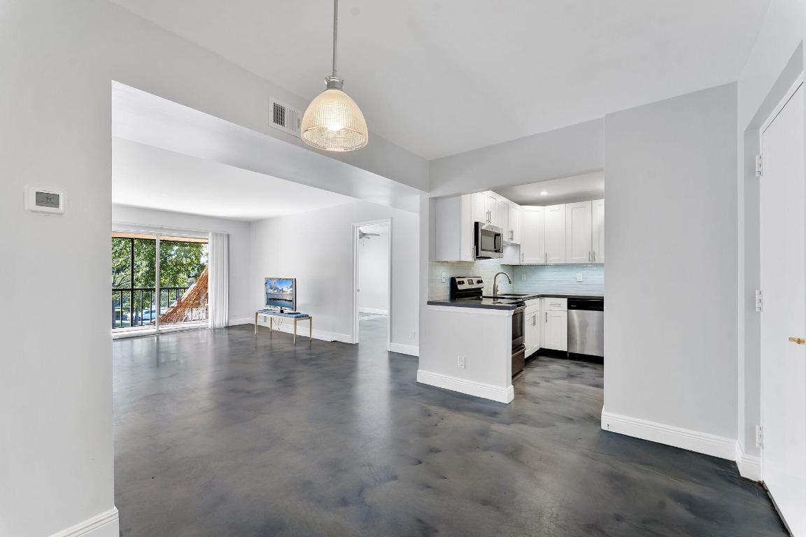 CASA DEL RIO CONDO - Residential Lease