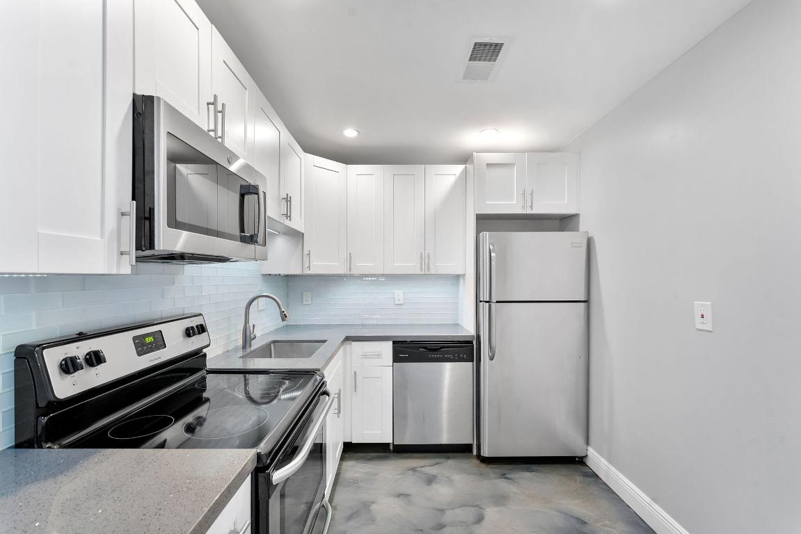 CASA DEL RIO CONDO - Residential Lease