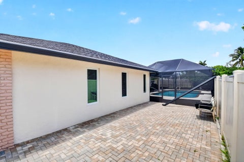 Tiny photo for 990 Hickory Trail, Wellington, FL 33414 (MLS # B26070621)