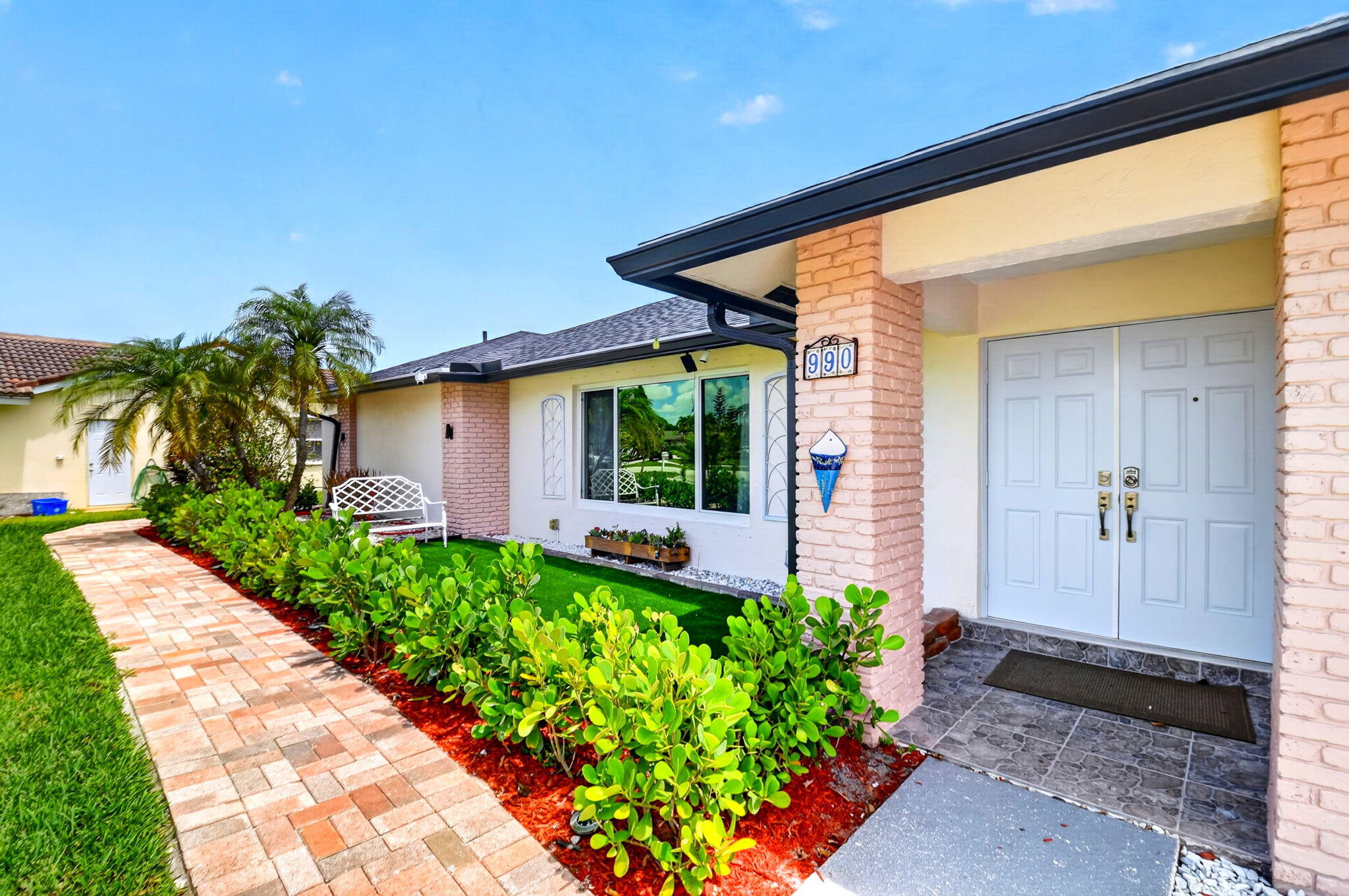 990 Hickory Trail