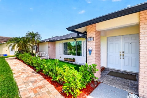 Tiny photo for 990 Hickory Trail, Wellington, FL 33414 (MLS # B26070621)