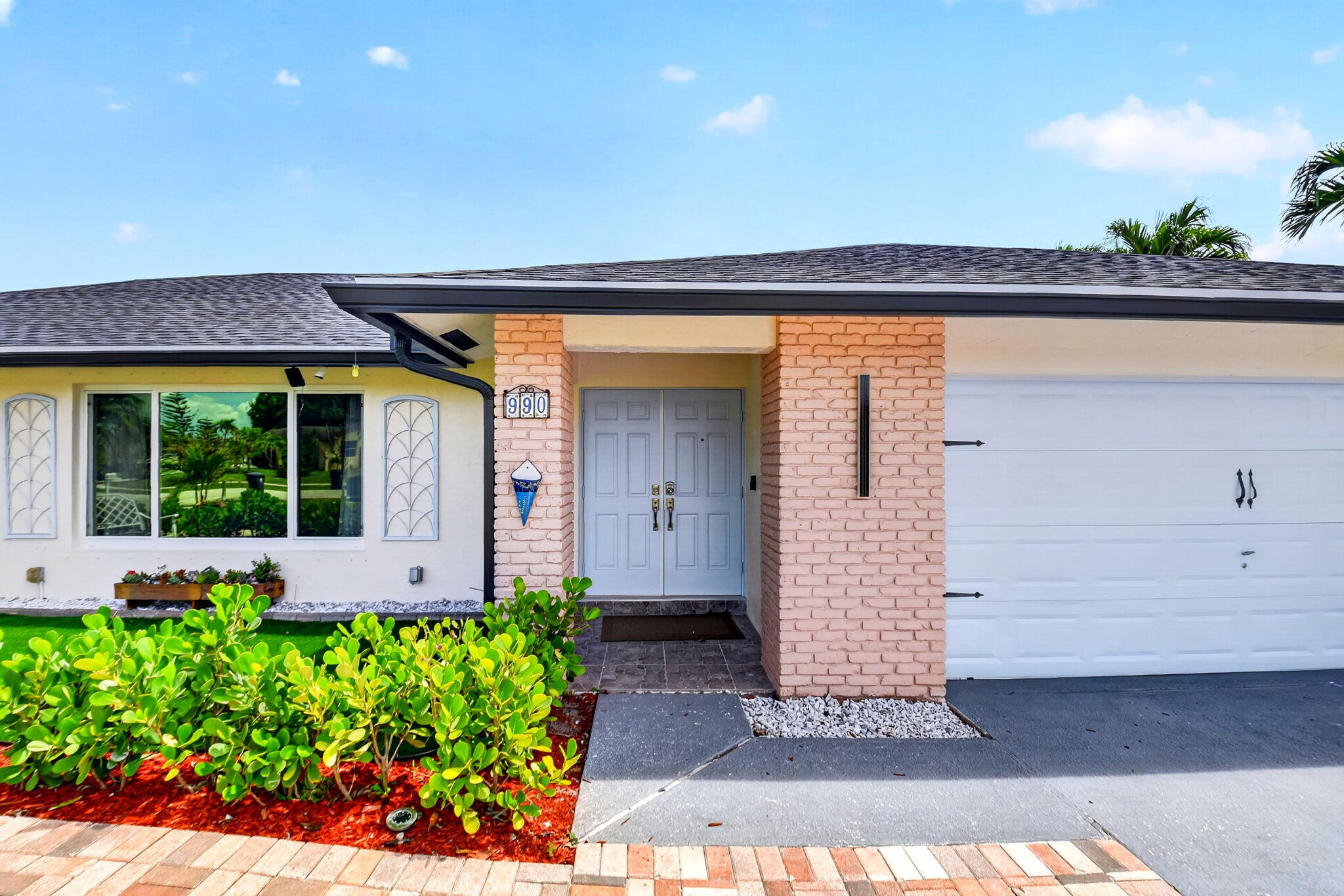 990 Hickory Trail