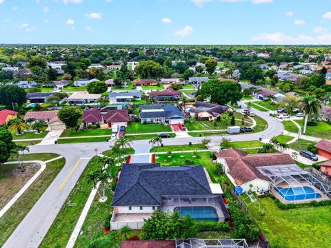 Tiny photo for 990 Hickory Trail, Wellington, FL 33414 (MLS # B26070621)