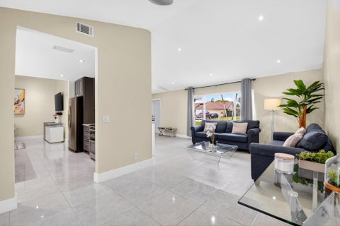 Tiny photo for 990 Hickory Trail, Wellington, FL 33414 (MLS # B26070621)