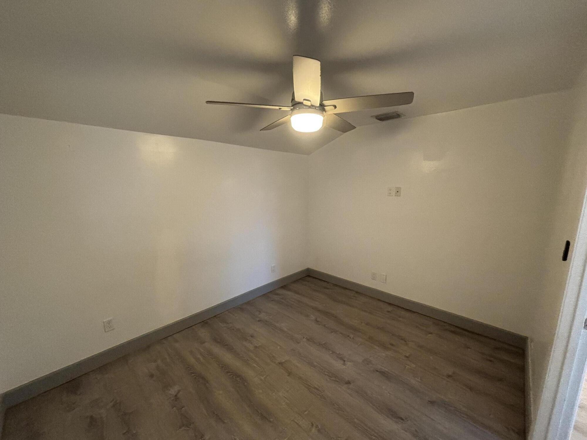 LAKE WORTH TOWN OF - Residential Lease