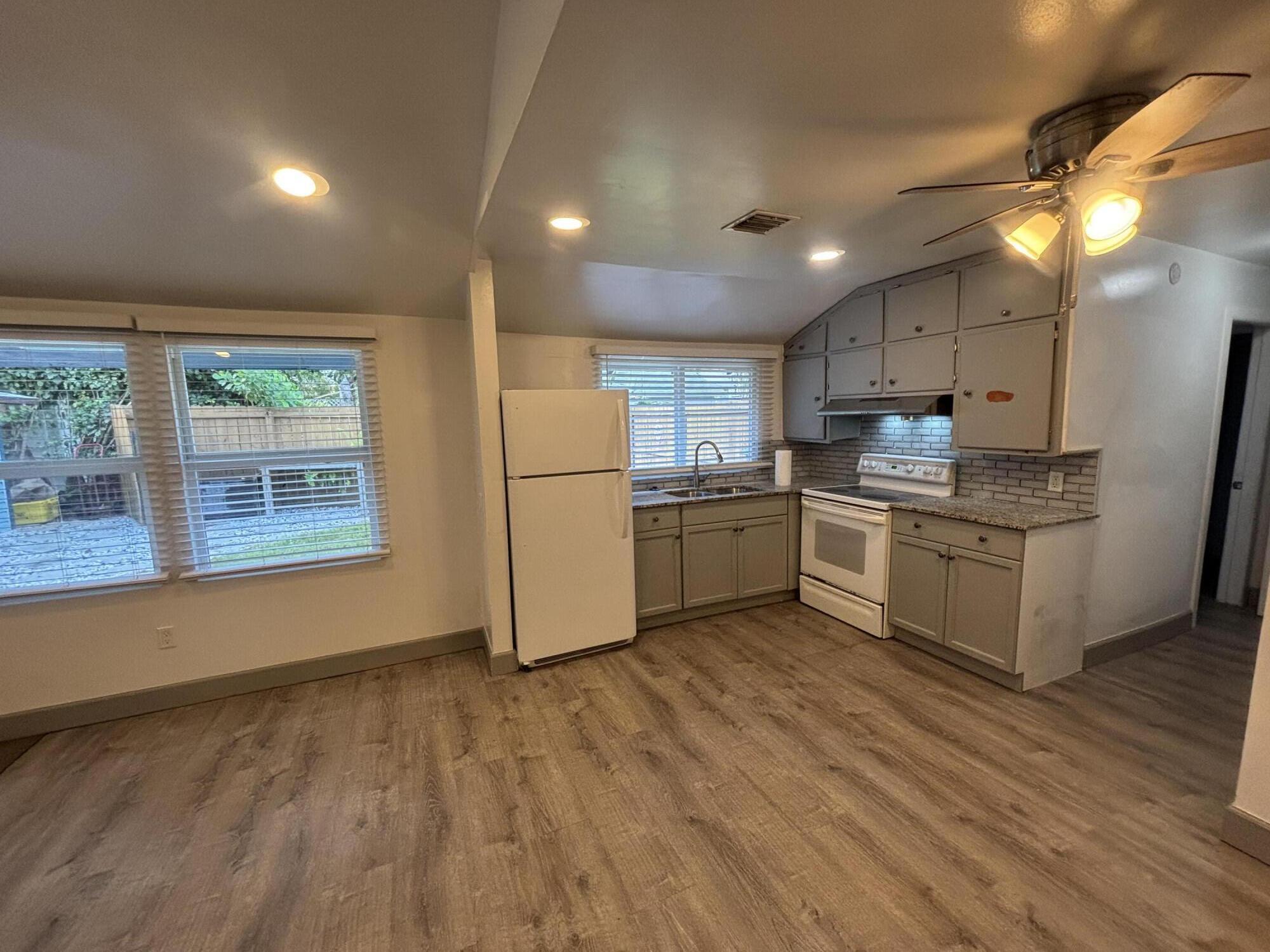 LAKE WORTH TOWN OF - Residential Lease