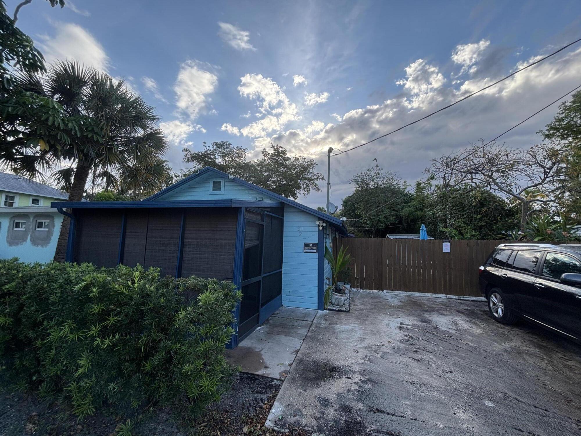 LAKE WORTH TOWN OF - Residential Lease