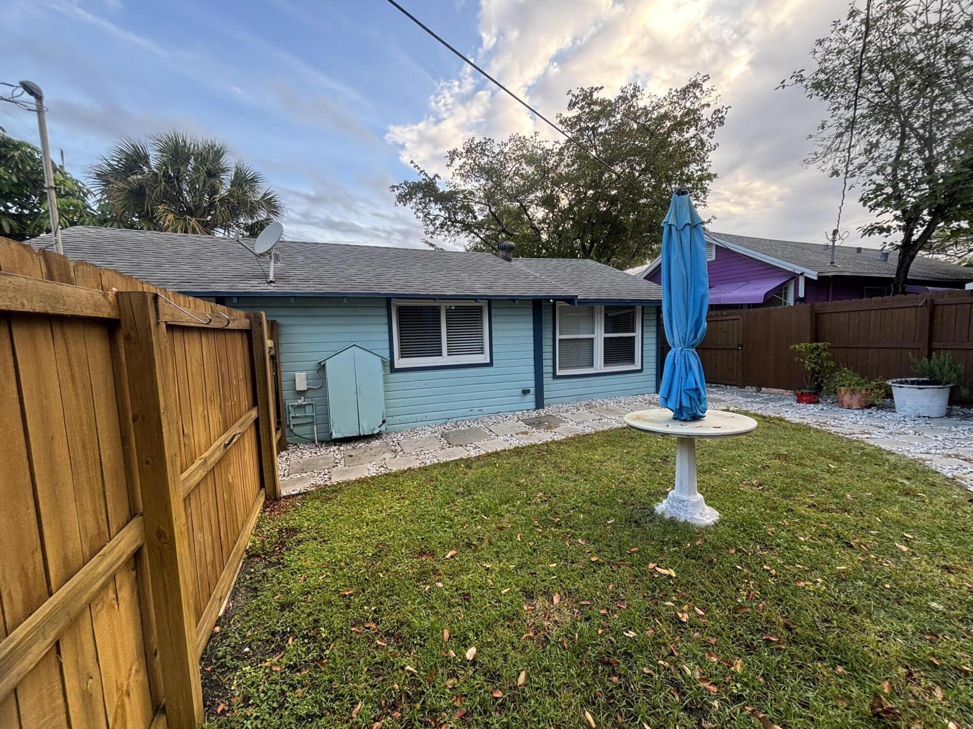 LAKE WORTH TOWN OF - Residential Lease
