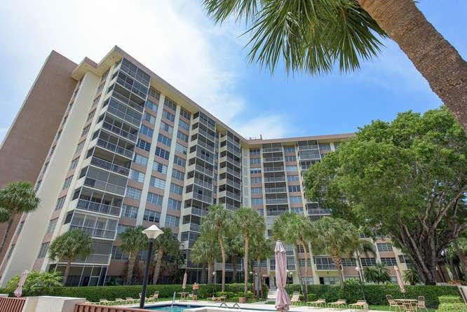 Country Club Towers - Residential