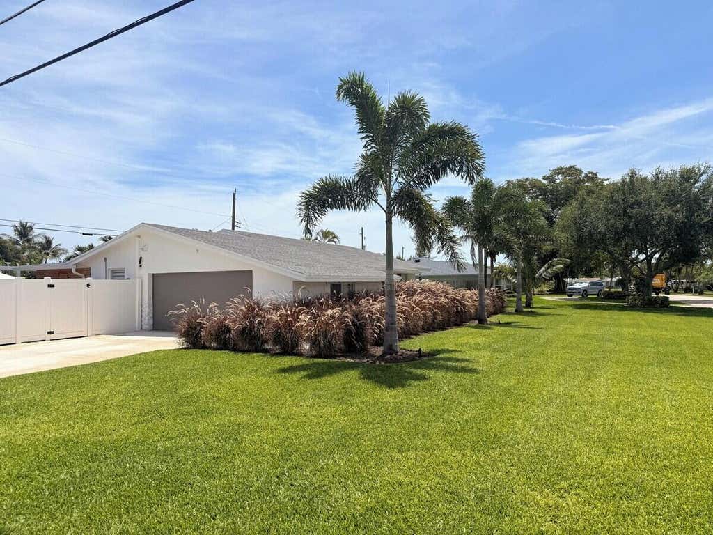 Photo of 541 Ibis Drive, Delray Beach, FL 33444 (MLS # B26041225)