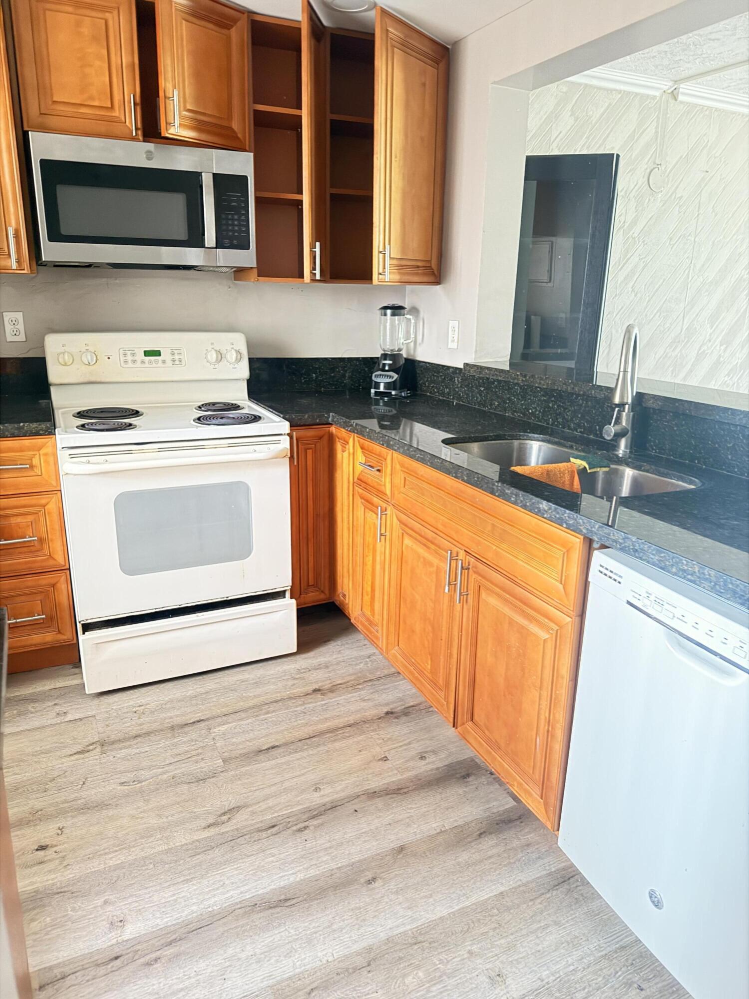 6451 N University Drive Apt 212