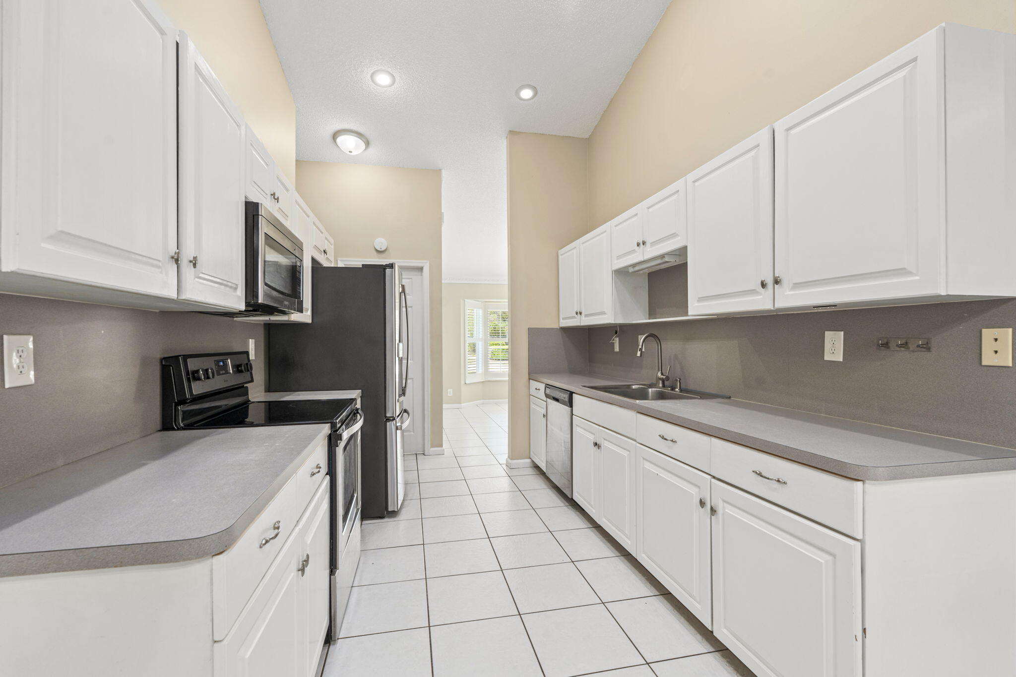 SUGAR POND MANOR OF WELLINGTON - Residential